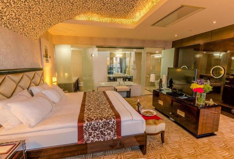 سوئیت پرزیدنت, The Blue Sky Hotel And Tower