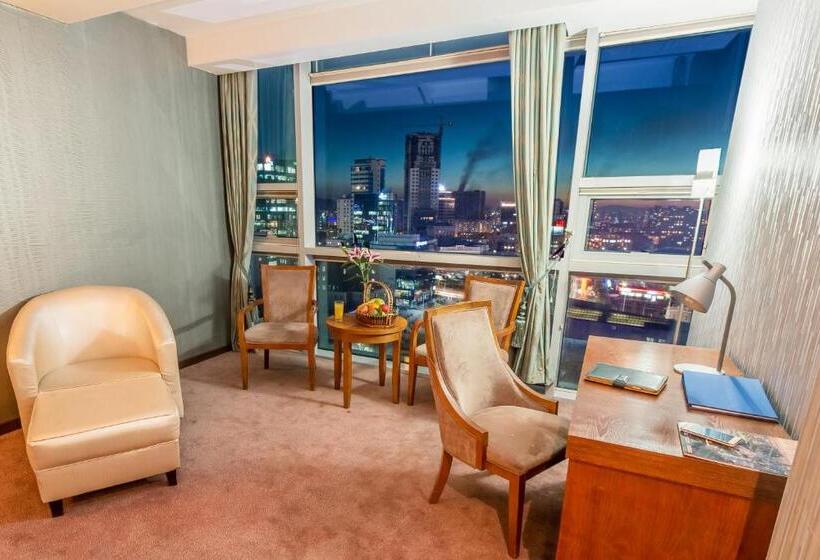 اتاق دلوکس با تخت کینگ و چشم‌انداز شهر, The Blue Sky Hotel And Tower