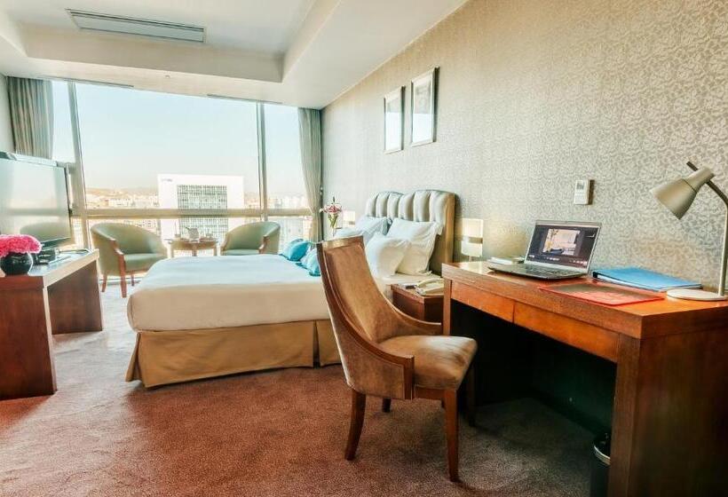 اتاق اجرایی با تخت بزرگ, The Blue Sky Hotel And Tower