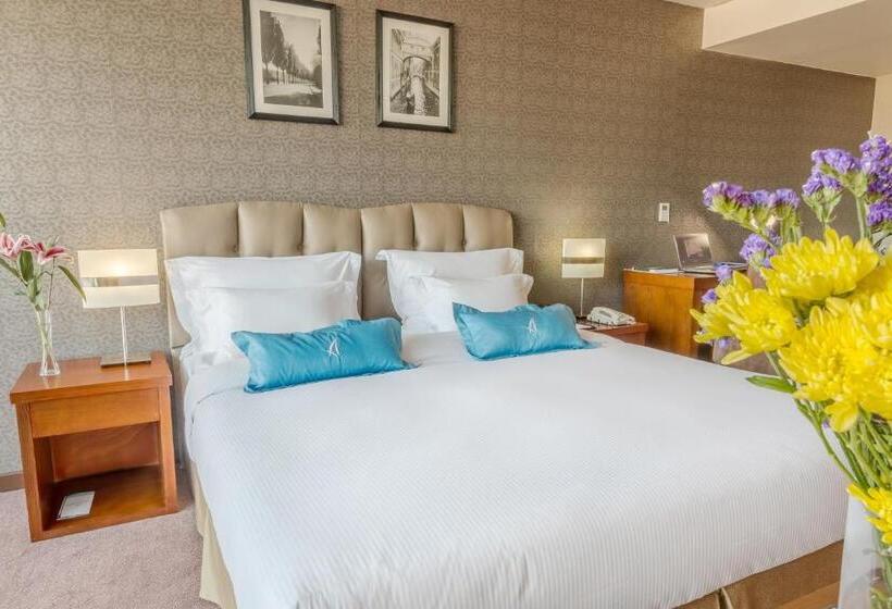 اتاق اجرایی با تخت بزرگ, The Blue Sky Hotel And Tower