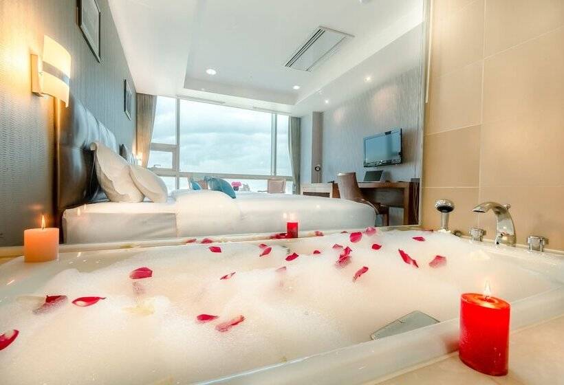 اتاق لوکس, The Blue Sky Hotel And Tower