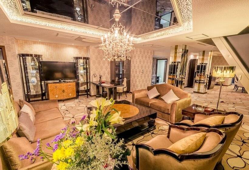 سوئیت پرزیدنت, The Blue Sky Hotel And Tower