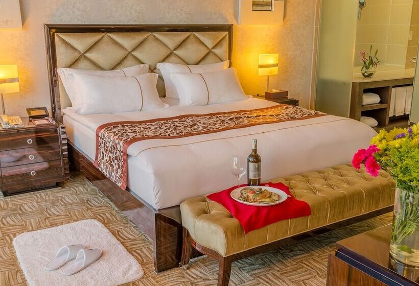 سوئیت پرزیدنت, The Blue Sky Hotel And Tower