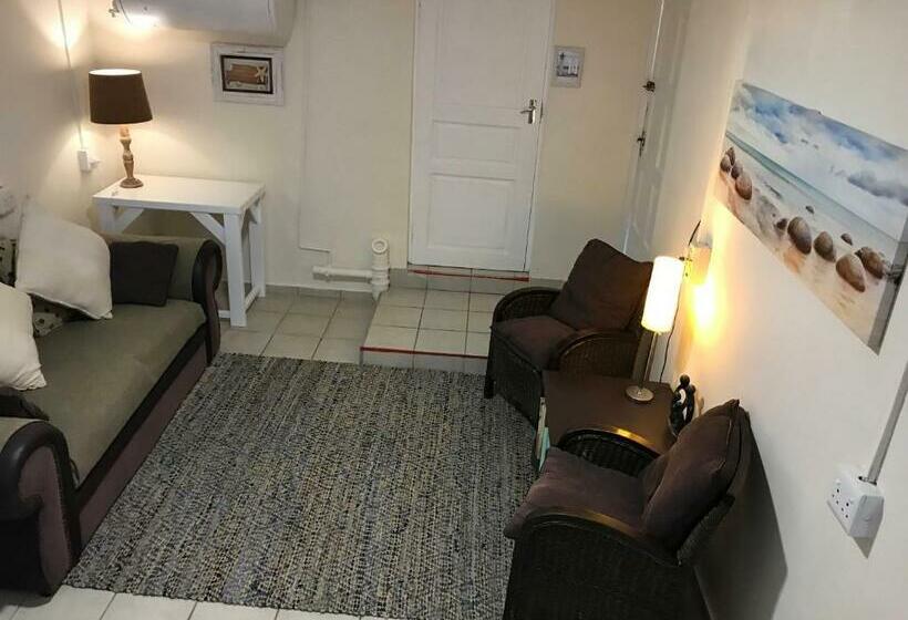 共用房间的床, Ballito Backpackers