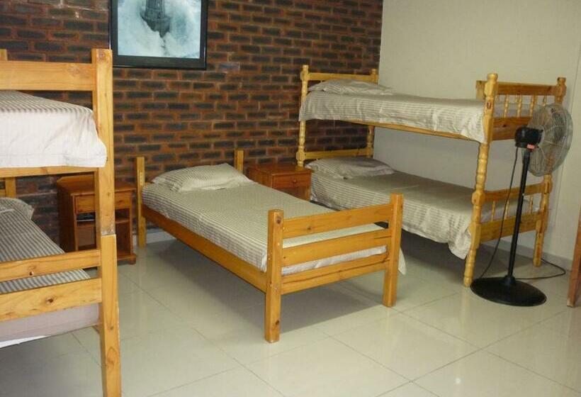 共用房间的床, Ballito Backpackers