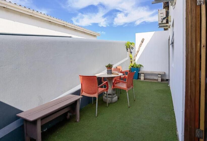 Люкс, Ballito Backpackers