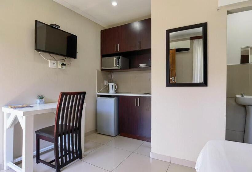 Люкс, Ballito Backpackers