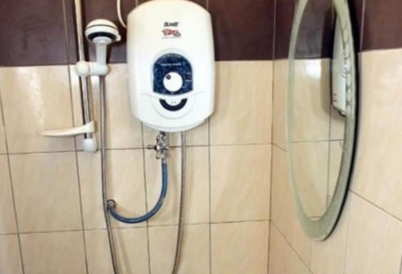 سرير فى غرفة مشتركه, B&b Inn   Hostel
