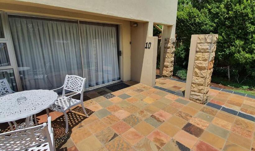 غرفة قياسية لذوى الاحتياجات الخاصة, Acacia Lodge