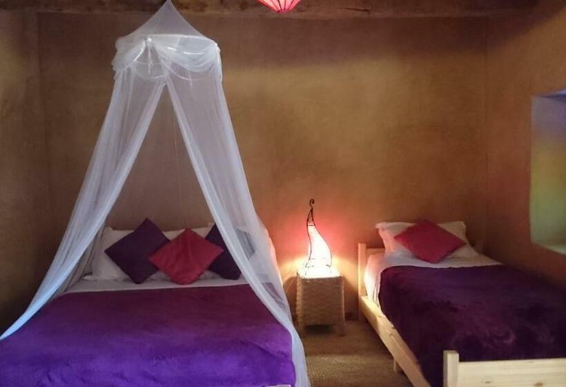 اتاق استاندارد سه نفره, Auberge Bassou