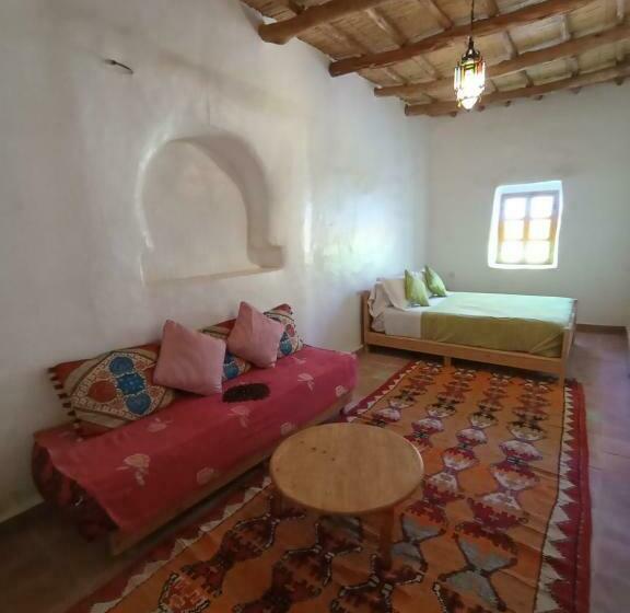 اتاق استاندارد چهارنفره با چشم‌انداز باغ, Auberge Bassou