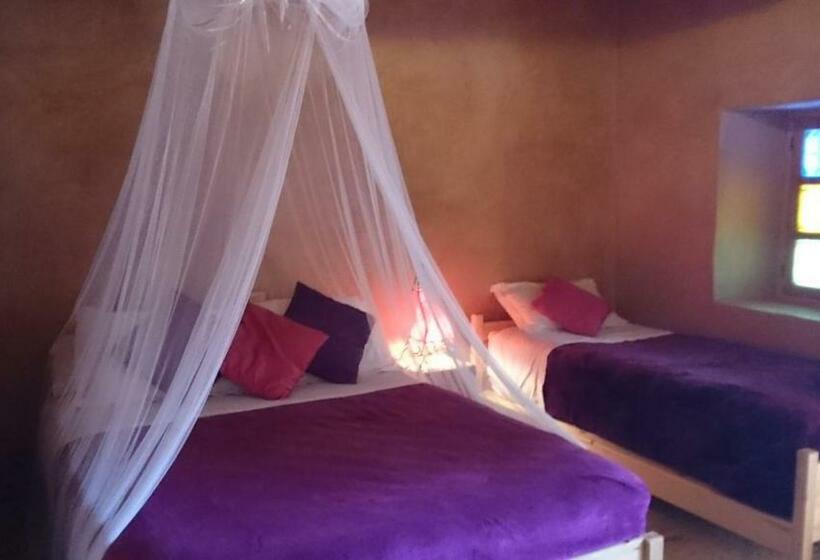 اتاق استاندارد سه نفره, Auberge Bassou