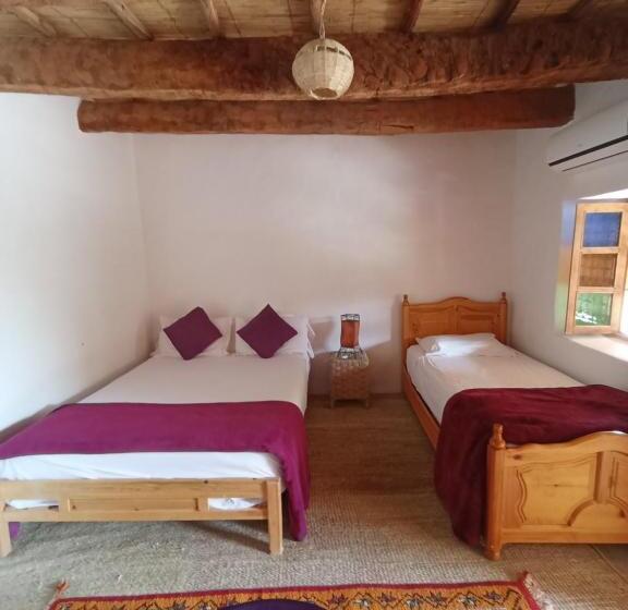 اتاق استاندارد سه نفره, Auberge Bassou