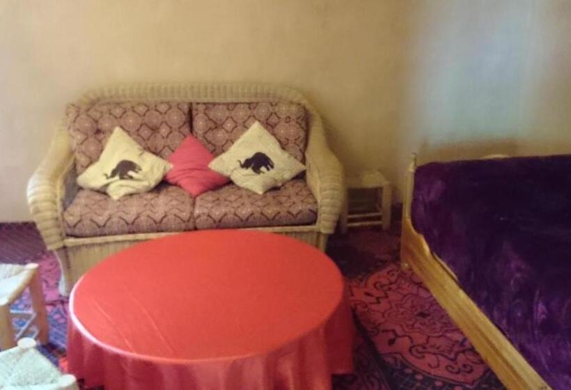 اتاق استاندارد چهارنفره با چشم‌انداز باغ, Auberge Bassou