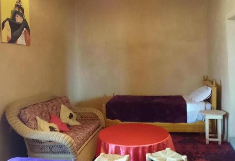 اتاق استاندارد چهارنفره با چشم‌انداز باغ, Auberge Bassou