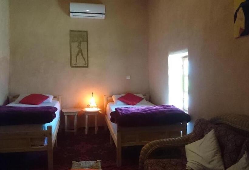 اتاق استاندارد چهارنفره با چشم‌انداز باغ, Auberge Bassou