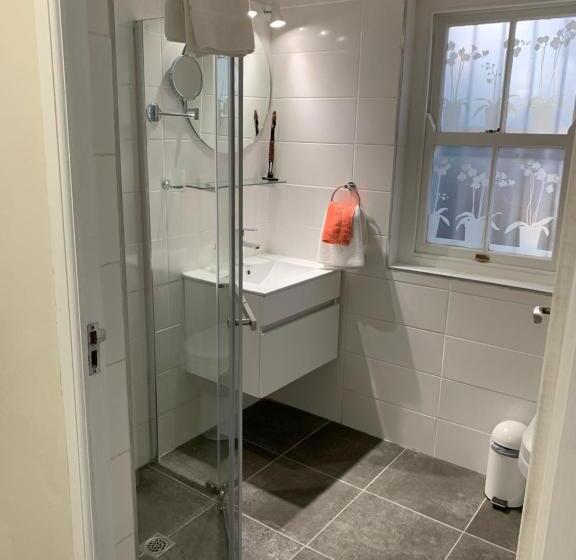 标准间, Avenues Guest House