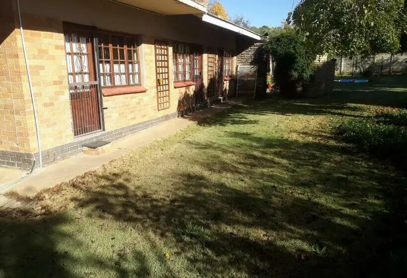 اتاق اکونومی, Bedrock Guesthouse