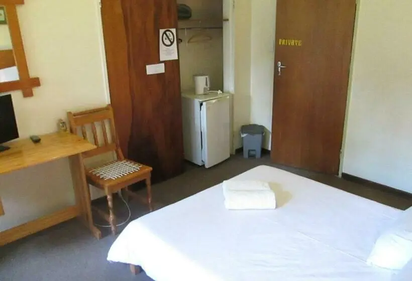 اتاق اکونومی, Bedrock Guesthouse