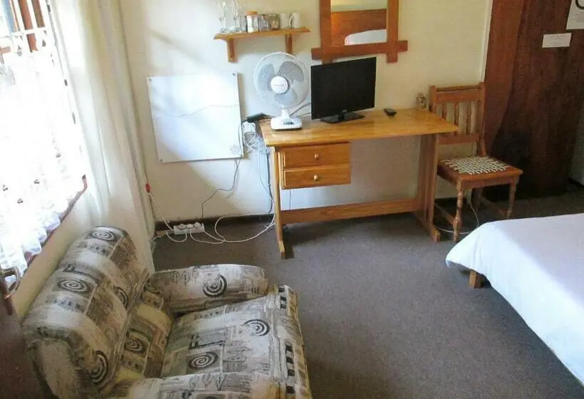 اتاق اکونومی, Bedrock Guesthouse