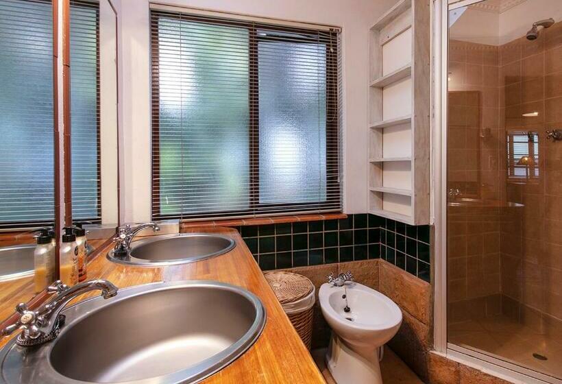 Familiekamer, Waterkloof Apartments