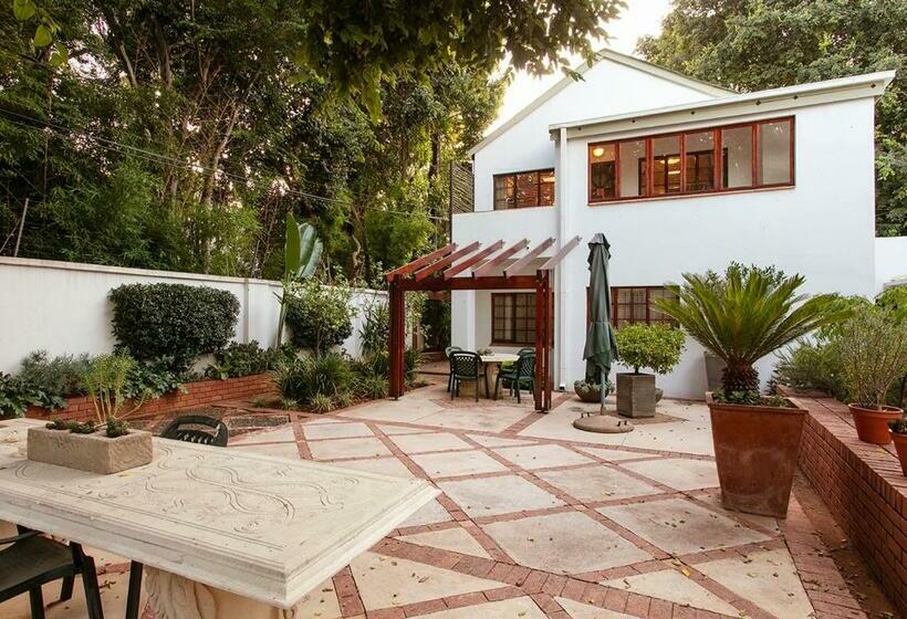 Familiekamer, Waterkloof Apartments