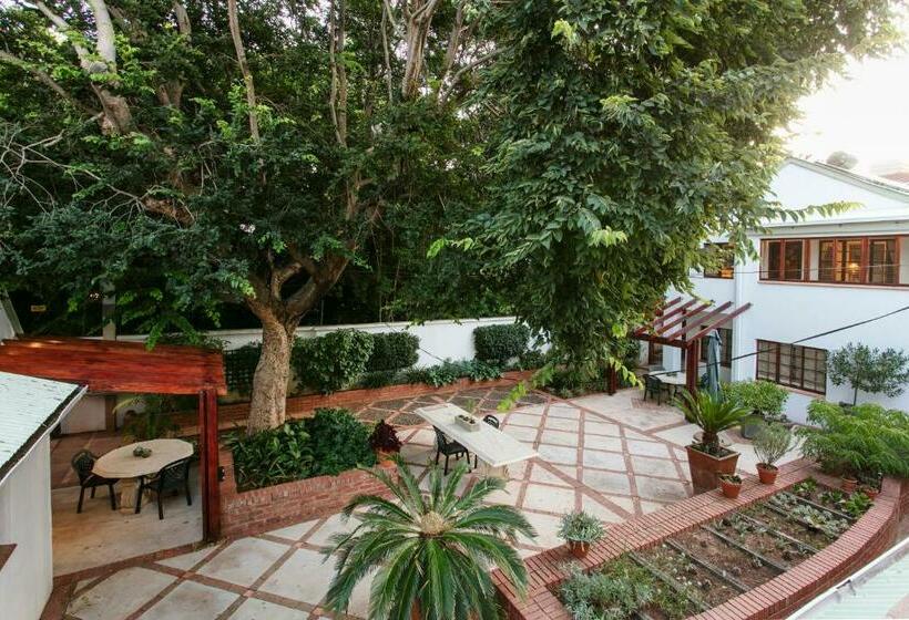 Familiekamer, Waterkloof Apartments