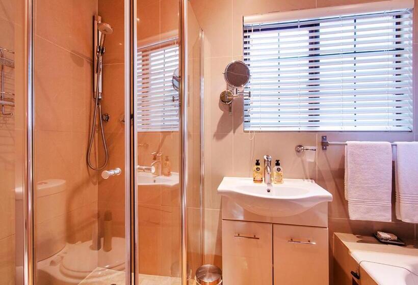 Deluxe Kamer met Kingsize Bed, Waterkloof Apartments