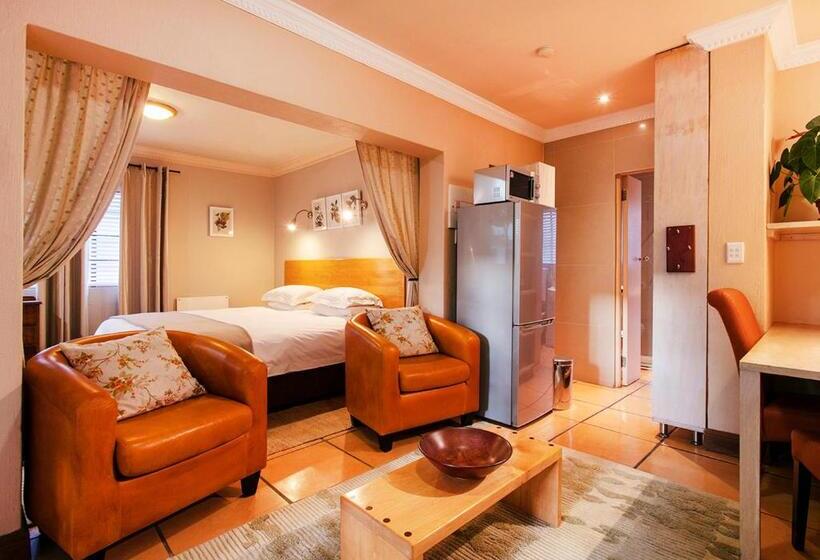 Deluxe Kamer met Kingsize Bed, Waterkloof Apartments