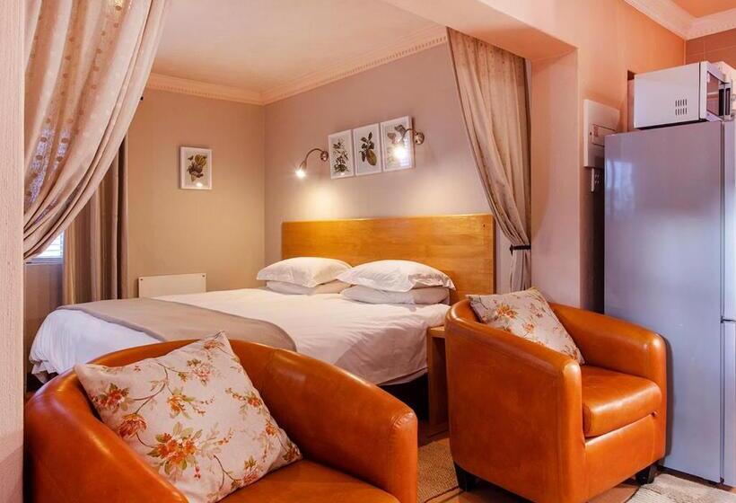 Deluxe Kamer met Kingsize Bed, Waterkloof Apartments