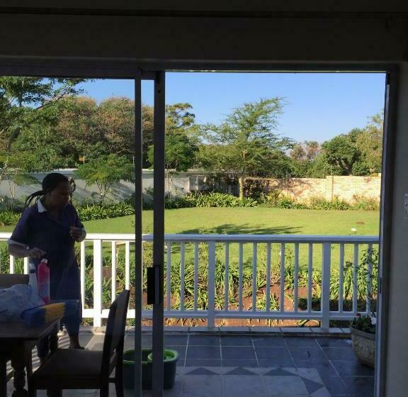 اتاق لوکس با بالکن, Larkspur Place