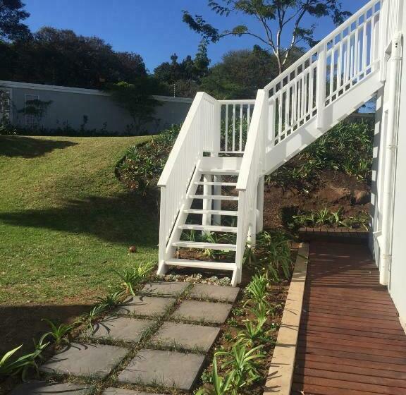 اتاق لوکس با بالکن, Larkspur Place