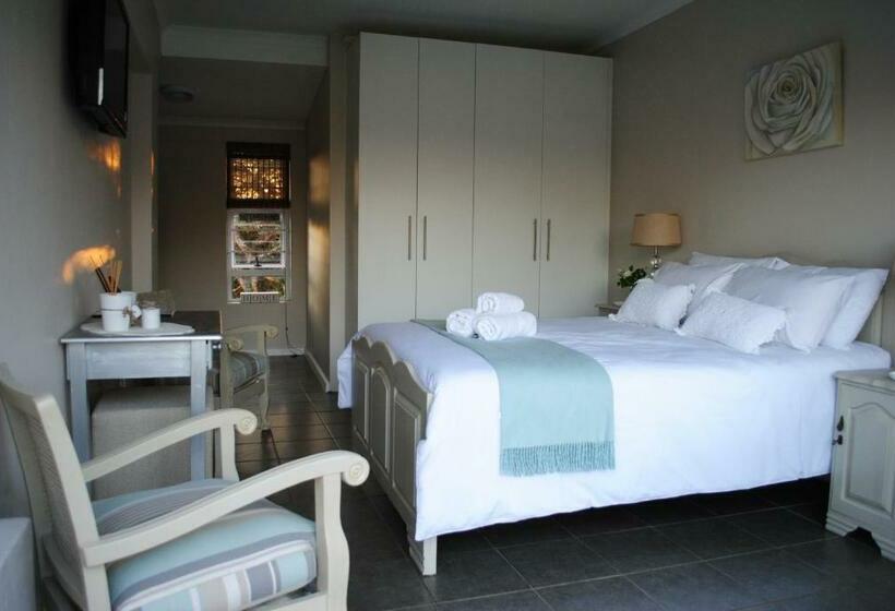 اتاق لوکس با بالکن, Larkspur Place