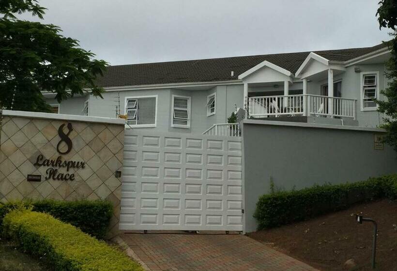 سوییت خانوادگی, Larkspur Place
