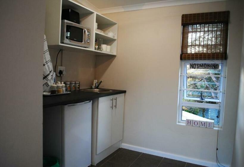 اتاق لوکس با بالکن, Larkspur Place