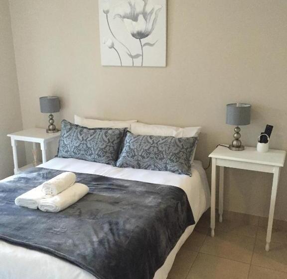 اتاق لوکس, Larkspur Place