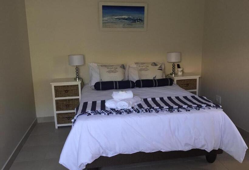 اتاق خانوادگی, Larkspur Place