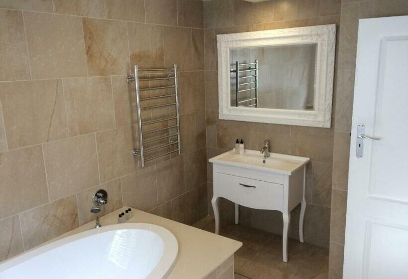 חדר דחוקס עם מיטת קינג, Lavandula Manor Self Catering