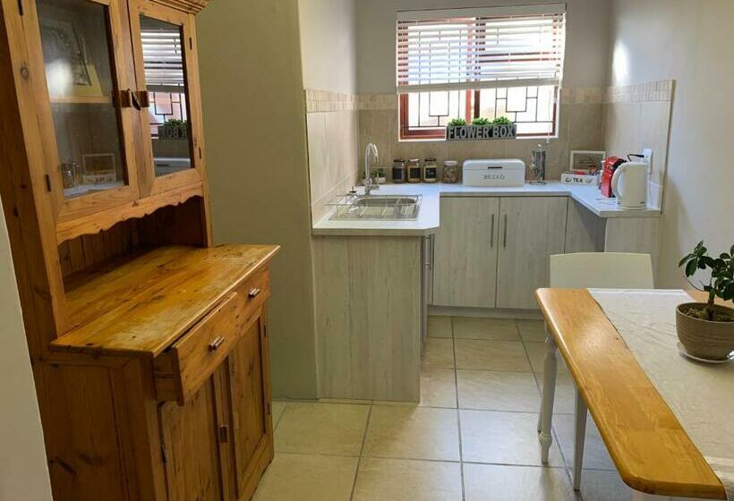 חדר דחוקס עם מיטת קינג, Lavandula Manor Self Catering