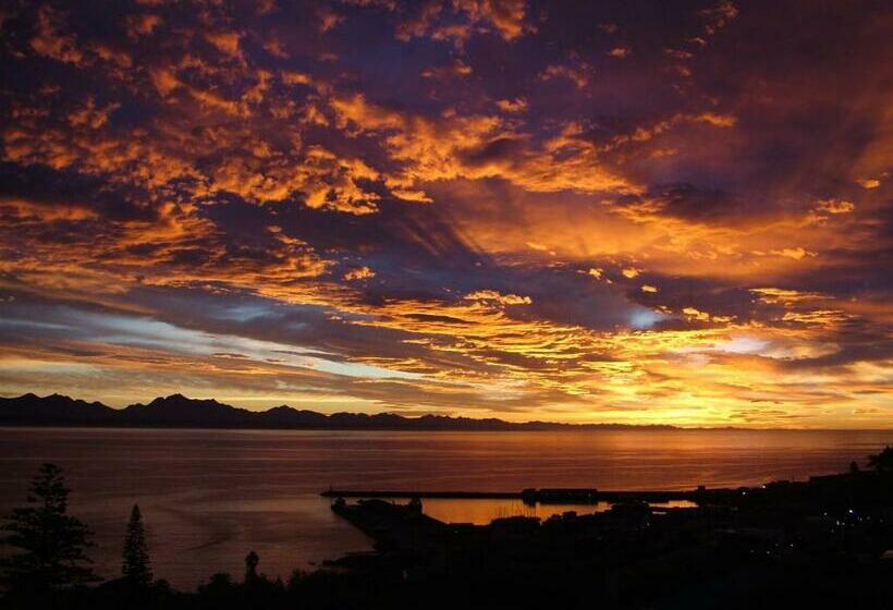 מיטת קינג בסוויטה, Lavandula Manor Self Catering