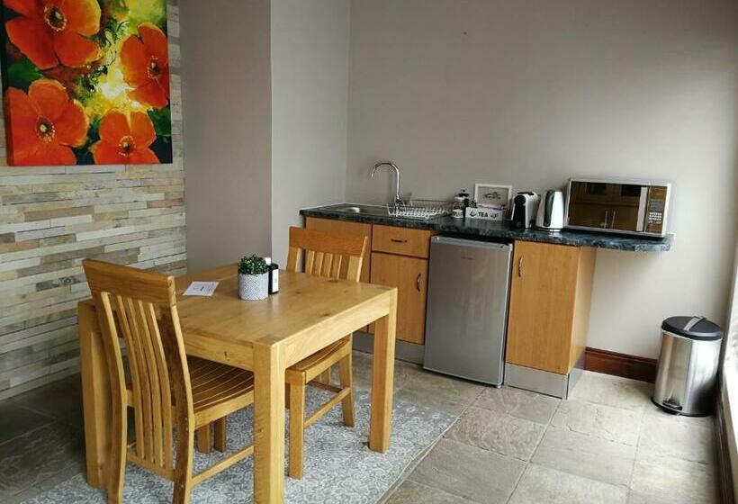 מיטת קינג בסוויטה, Lavandula Manor Self Catering