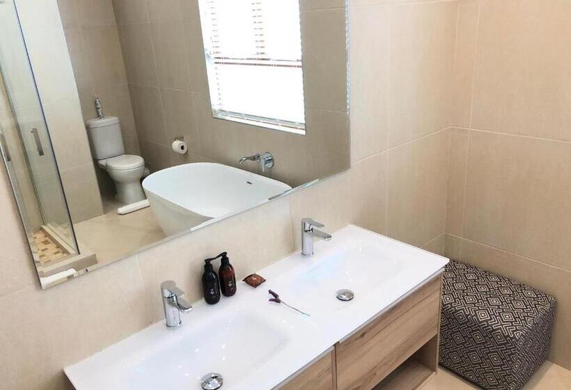 Люкс Кровать Кинг, Lavandula Manor Self Catering