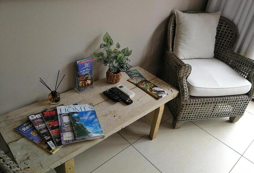 מיטת קינג בסוויטה, Lavandula Manor Self Catering