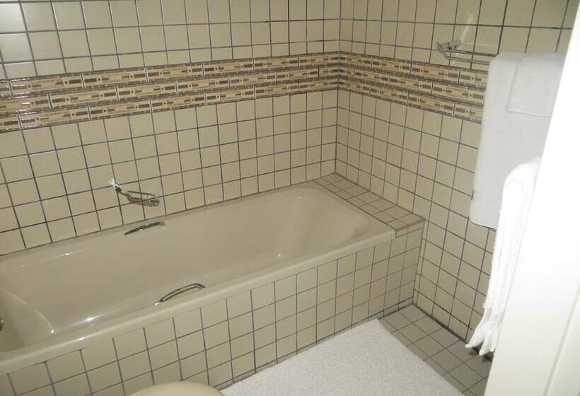 Номер Стандарт, Nyati Lodges