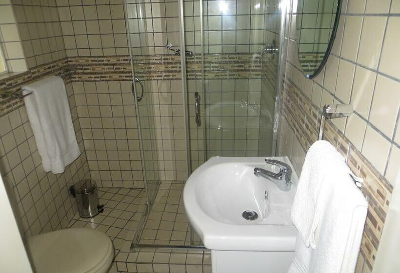 Номер Стандарт, Nyati Lodges