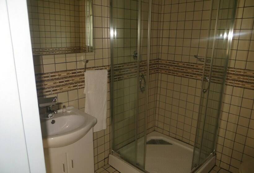 Номер Стандарт, Nyati Lodges