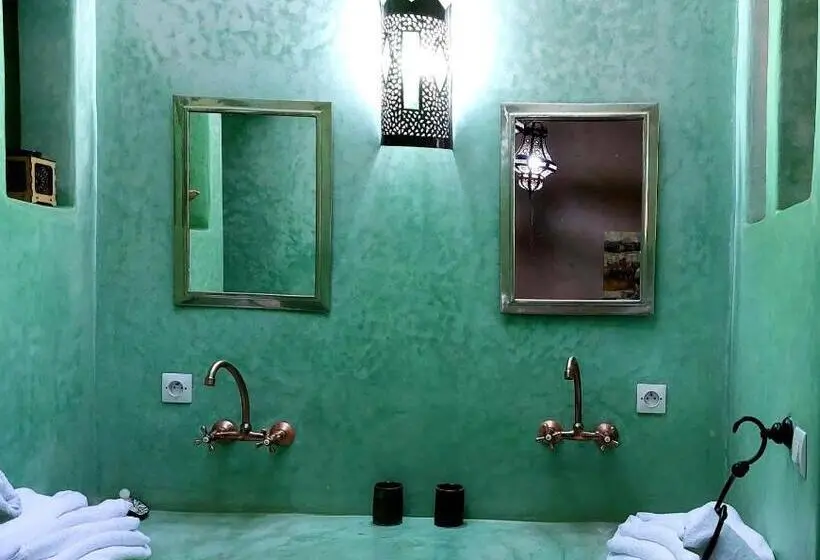 デラックスルーム, Riad Ain Khadra