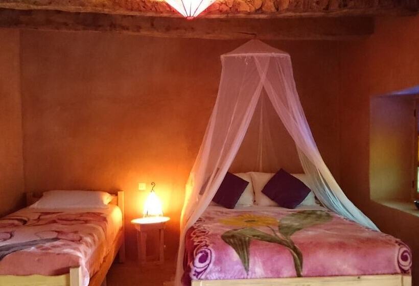 اتاق استاندارد سه نفره, Auberge Bassou