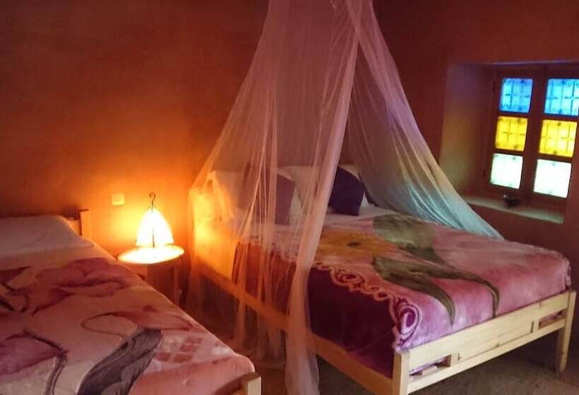 اتاق استاندارد سه نفره, Auberge Bassou