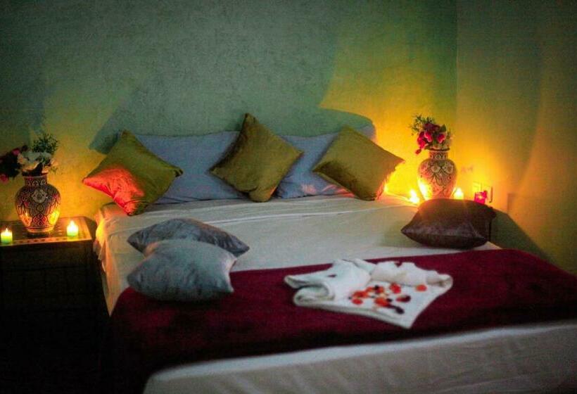 デラックスルーム, Riad Douja